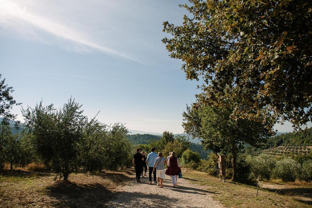 Tenuta Di Forte Sorgnano Gualdo Cattaneo Luaran gambar