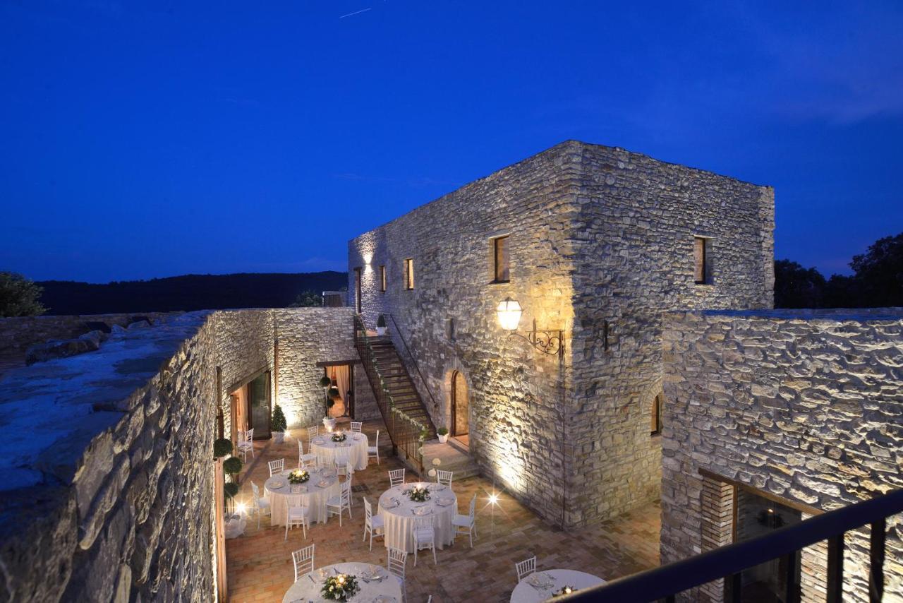 Tenuta Di Forte Sorgnano Gualdo Cattaneo Luaran gambar